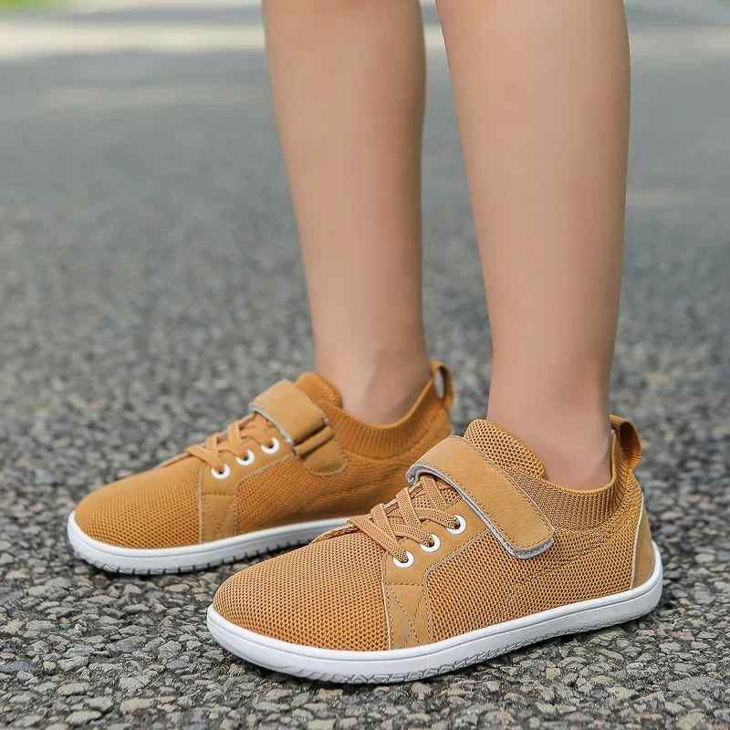 Barefoot sneakers voor kinderen met brede neus en handige klittenbandsluiting