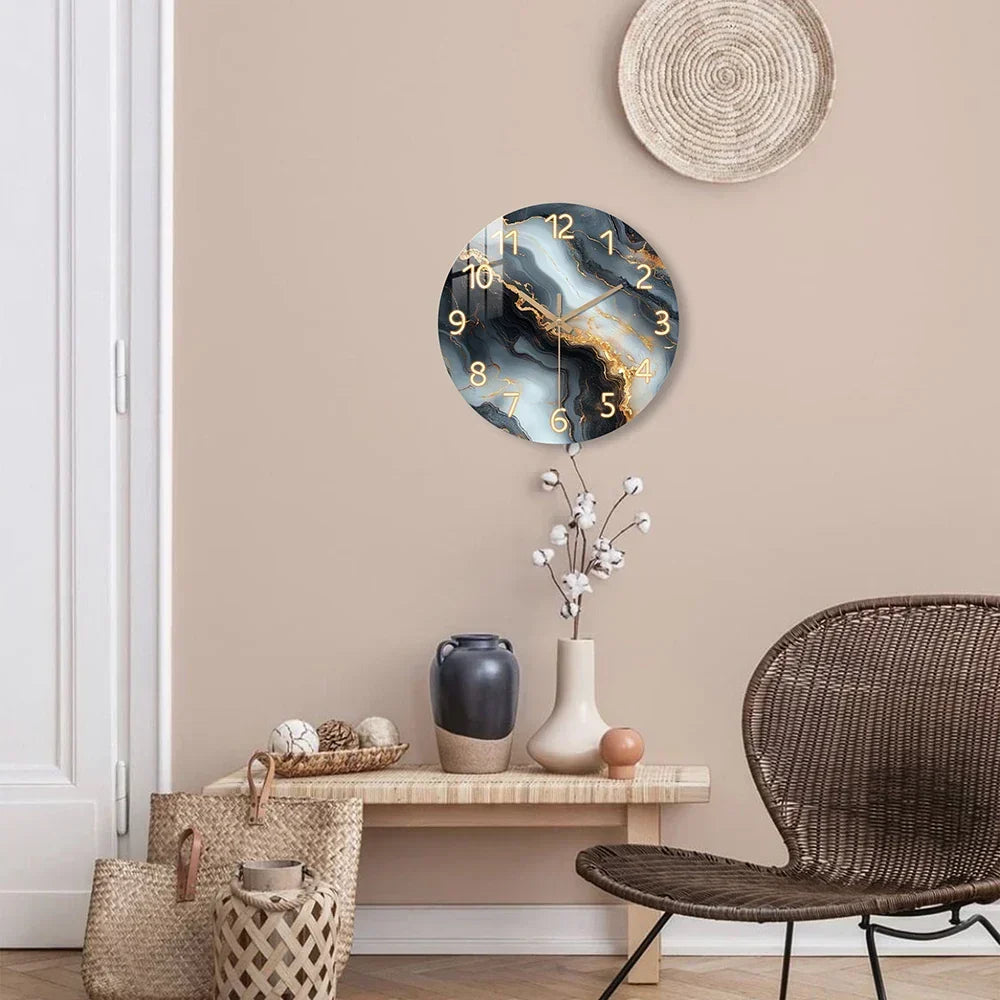 Blauw-gouden wandklok met marmerpatroon | Houten wandklok met stil uurwerk