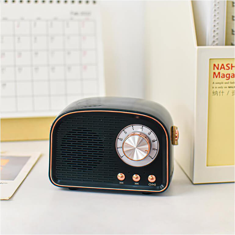 Draagbare bluetooth-speaker in retrostijl met hoogwaardige geluidskwaliteit en lange batterijduur – compact en stijlvol ontwerp