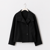 Dubbelrijig kort jack in luxestijl van warm materiaal