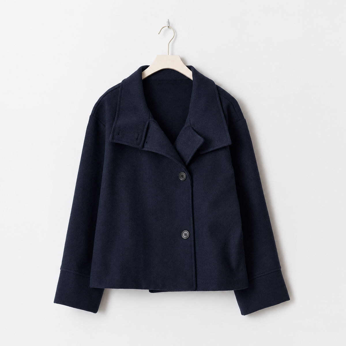 Dubbelrijig kort jack in luxestijl van warm materiaal