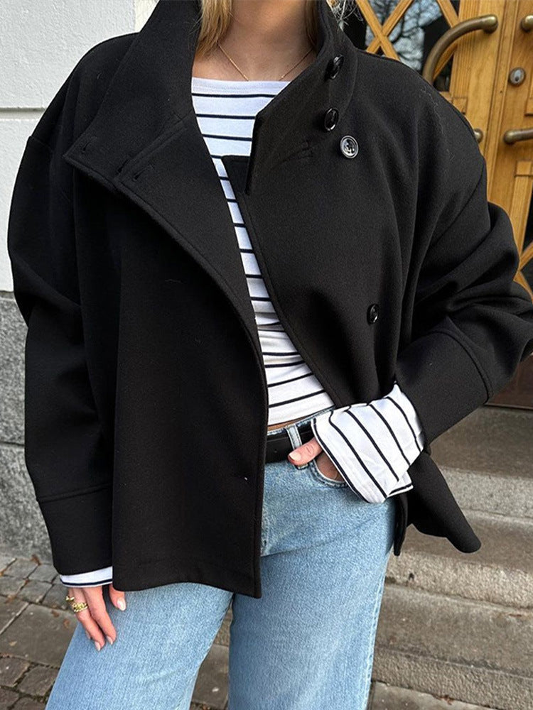 Dubbelrijig kort jack in luxestijl van warm materiaal