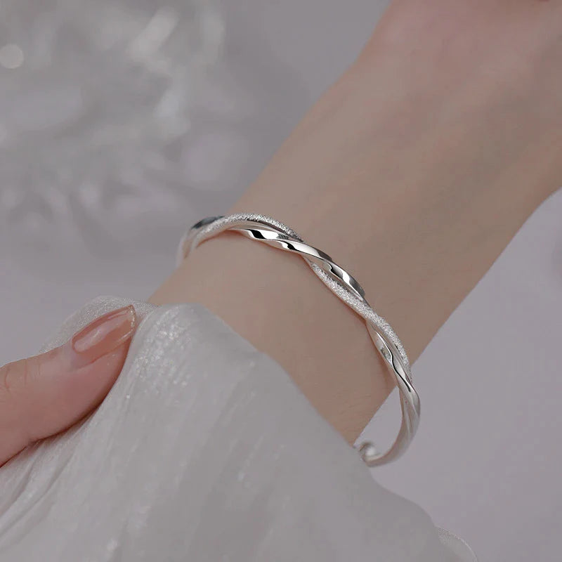 Elegante en tijdloze gevlochten zilveren armband voor dames