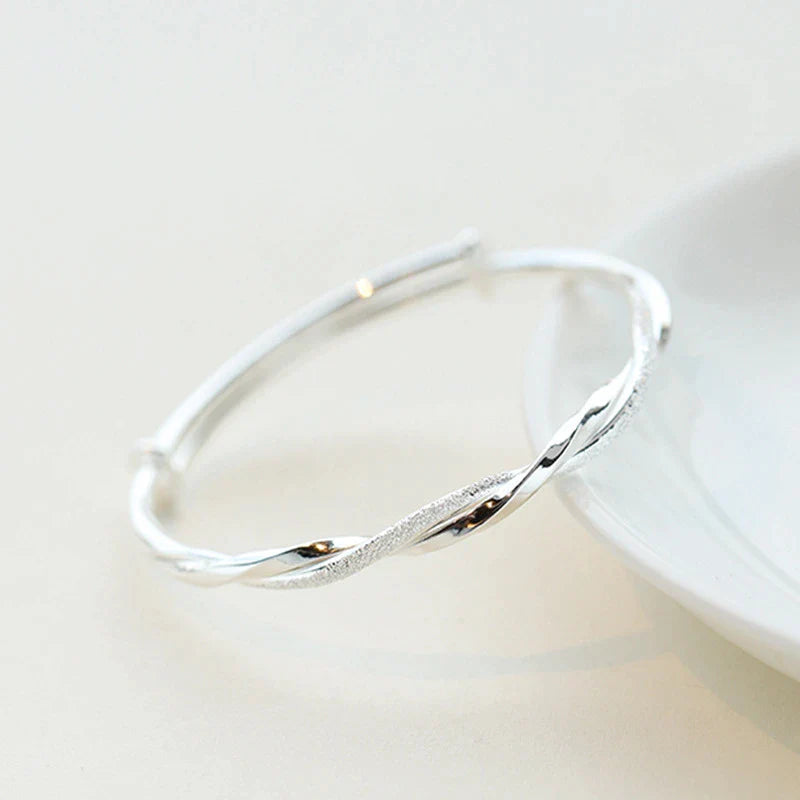 Elegante en tijdloze gevlochten zilveren armband voor dames