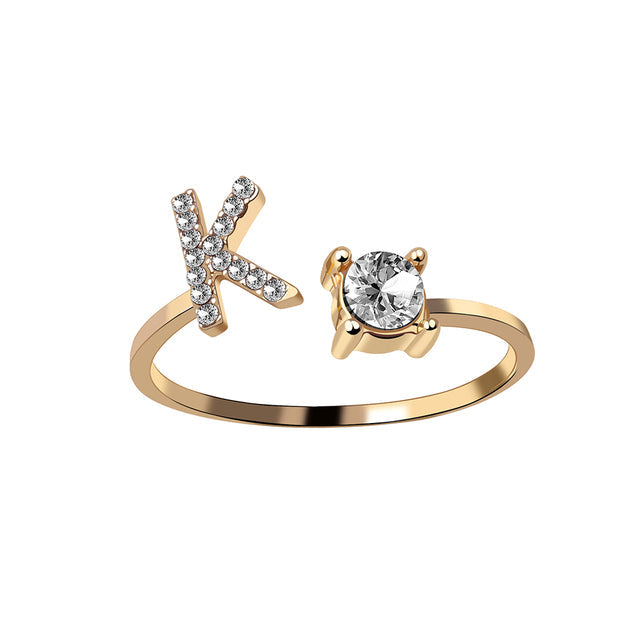 Elegante ring met initialen om herinneringen levend te houden