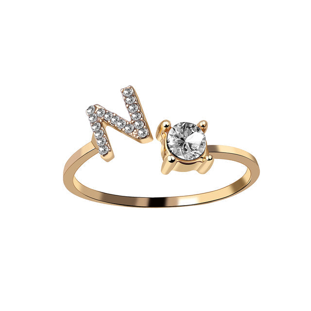 Elegante ring met initialen om herinneringen levend te houden