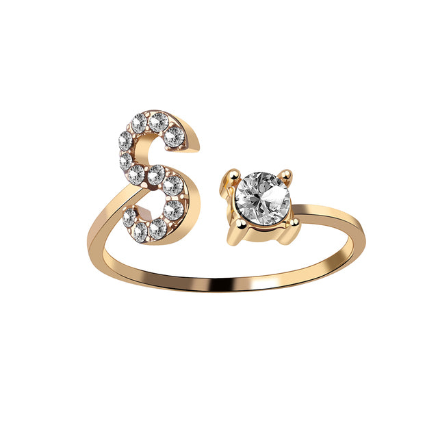 Elegante ring met initialen om herinneringen levend te houden