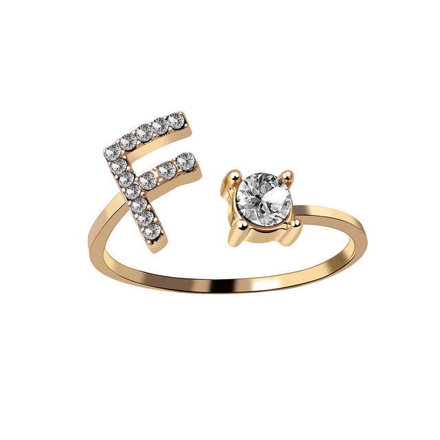 Elegante ring met initialen om herinneringen levend te houden