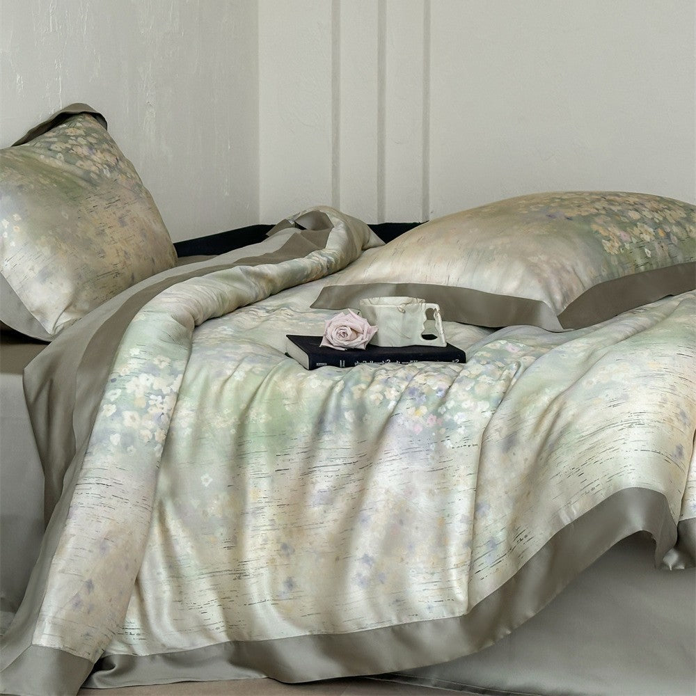 Elegante satijnen beddengoedset met aquarel bloemenprint en satijnen bies