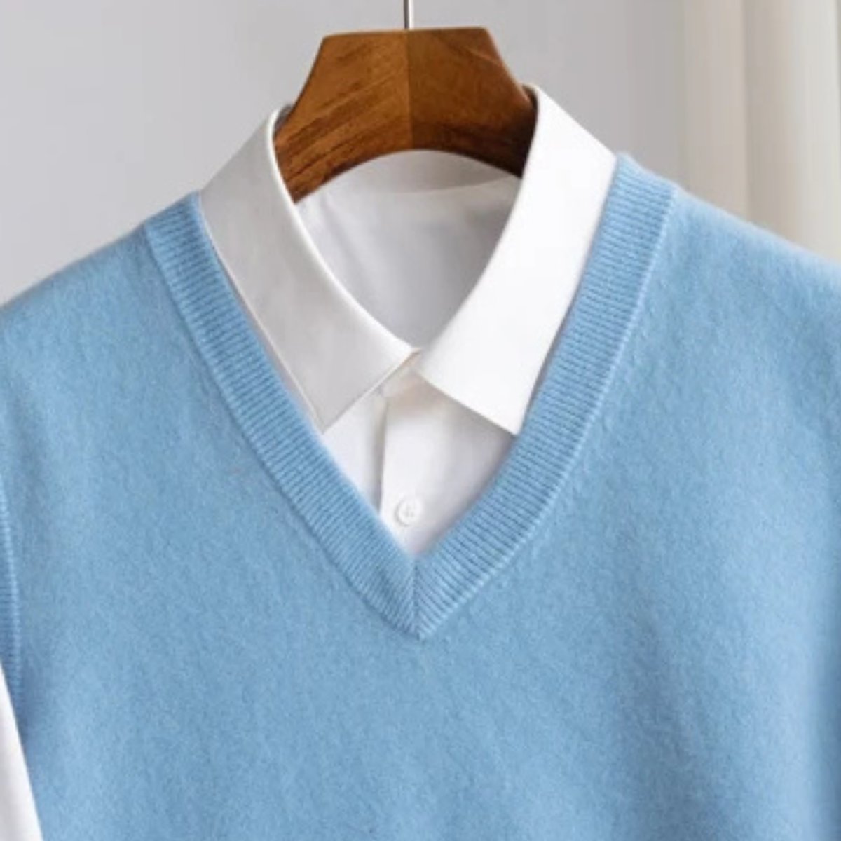 Gebreide herenpullover zonder mouwen van merinowol met V-hals voor laagjes