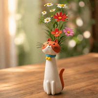 Handgemaakte keramische bloemenvaas in de vorm van een kat