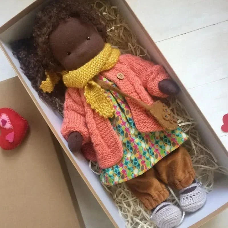 Handgemaakte pluche pop – Waldorf Emma speelgoed