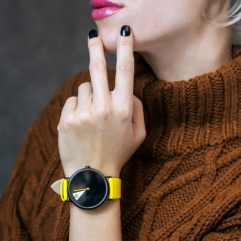 Horloge met geometrische wijzerplaat