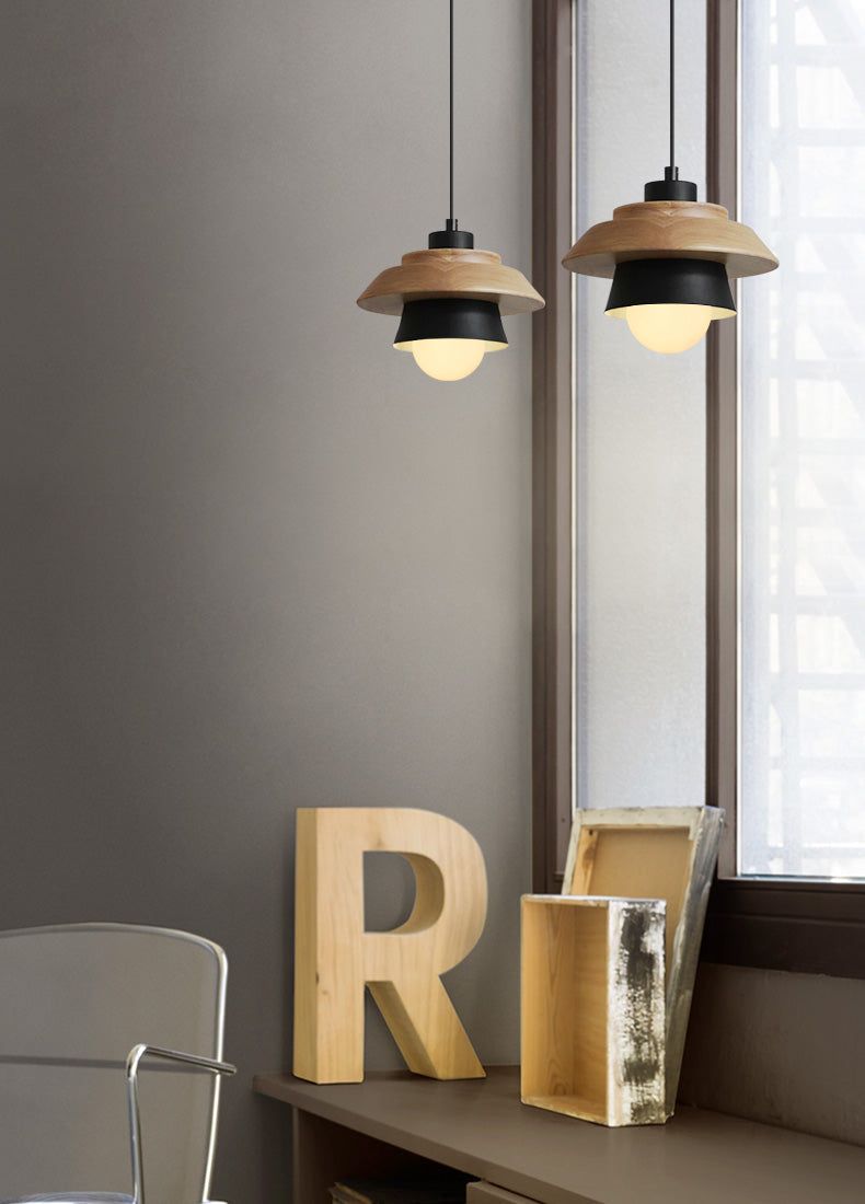 Houten hanglamp in Scandinavisch natuurlijk design
