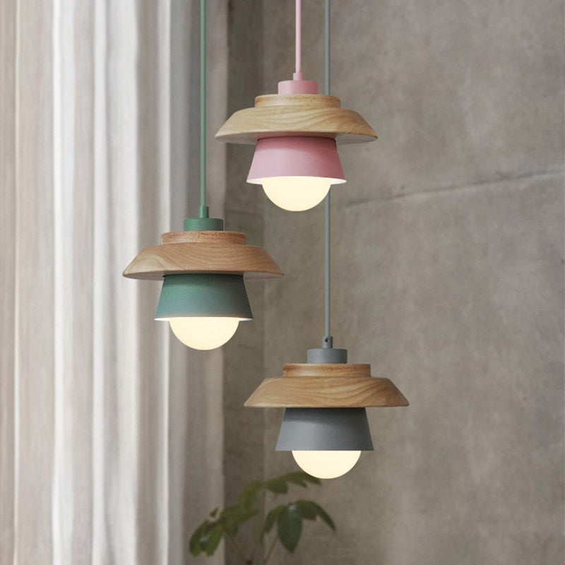 Houten hanglamp in Scandinavisch natuurlijk design