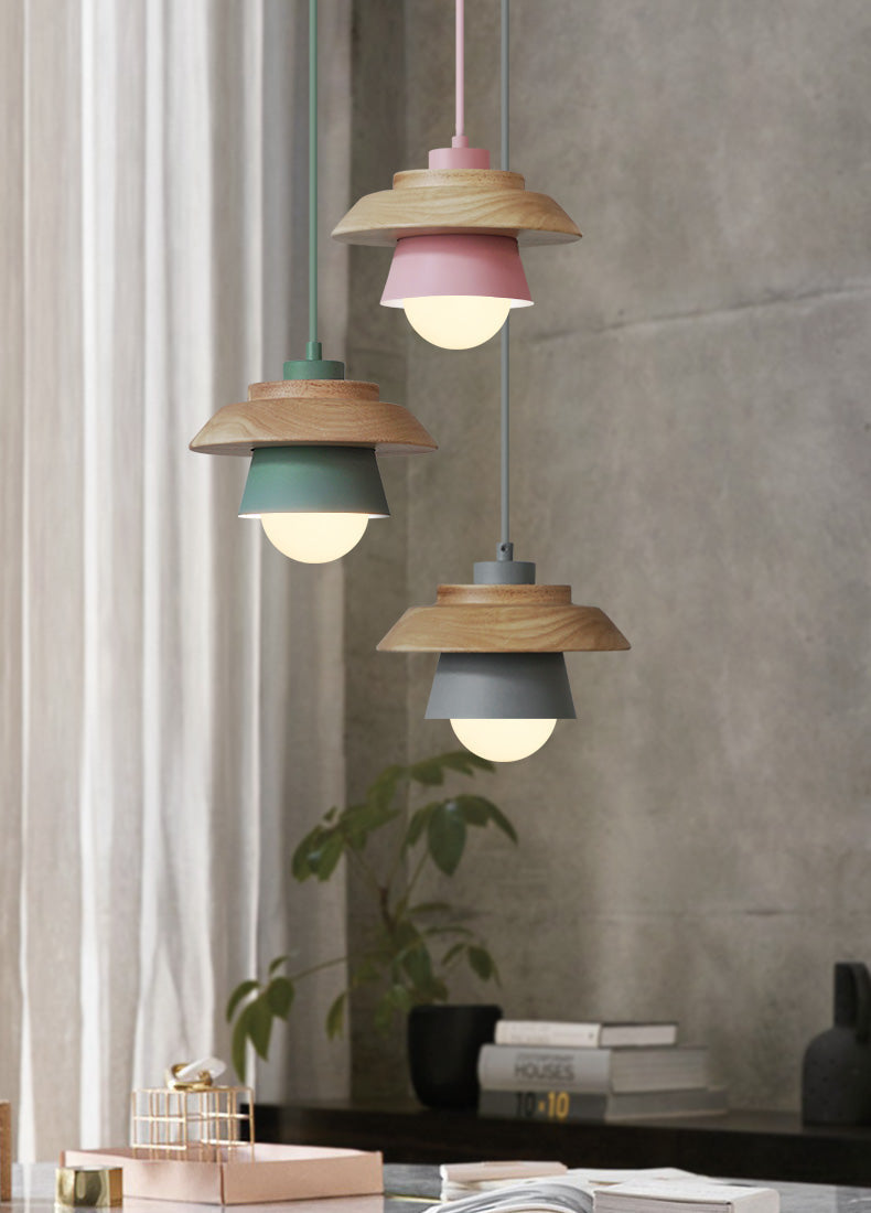 Houten hanglamp in Scandinavisch natuurlijk design