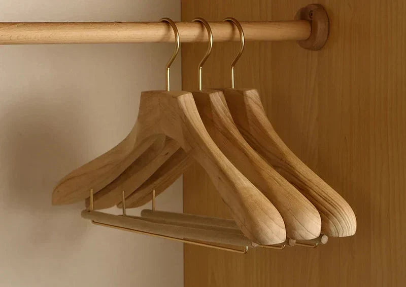 Houten Kledinghangers Met Brede Schouder voor Pakken & Mantels van Kamferhout (Set van 2)