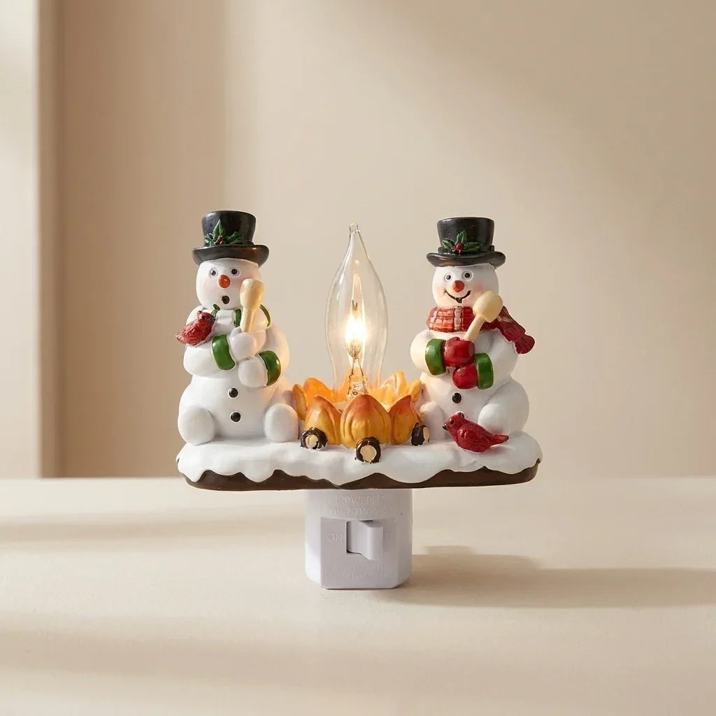Kerstnachtlampje met sneeuwpop-kampvuurdesign en stekkerbediening