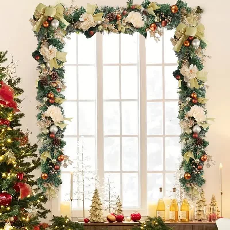 Kerstslinger voor de schouw met decoraties, kunstdennentakken en kunstrozen