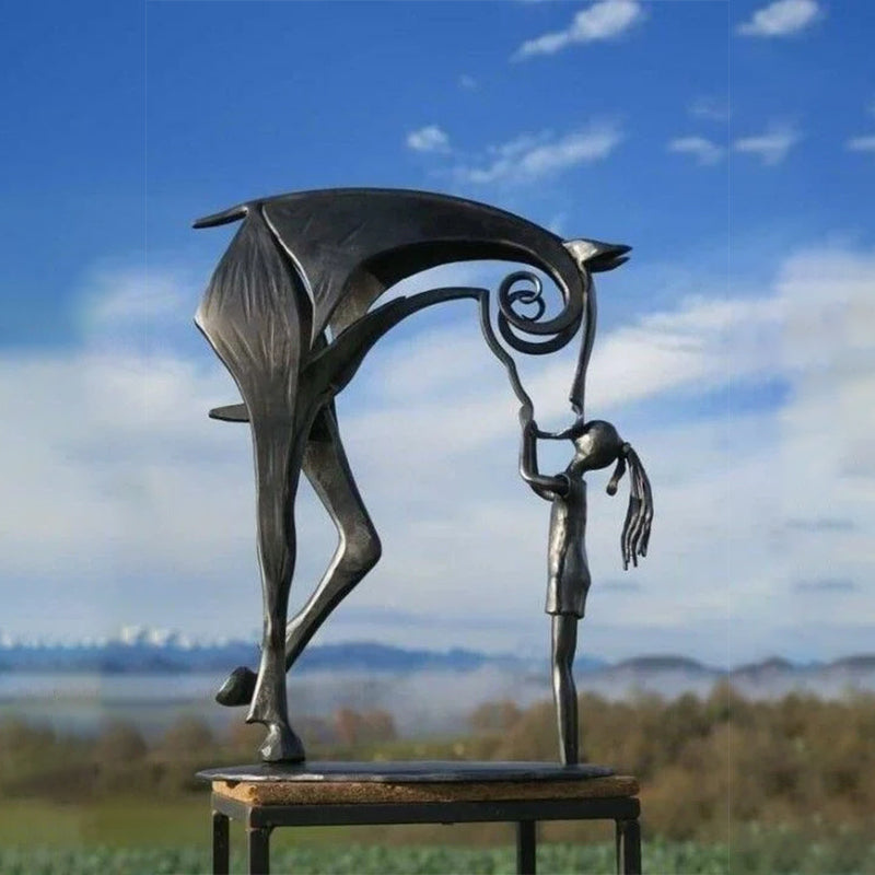 Sculptuur kussend paard