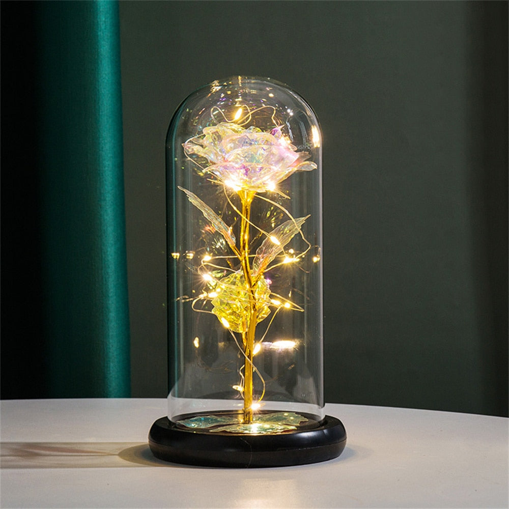 Lamp met eeuwigdurende roos in glazen stolp