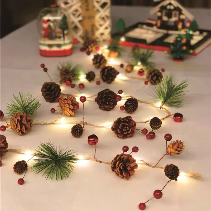 Led-kerstslingerverlichting op batterijen met warmwit snoer en dennenappels