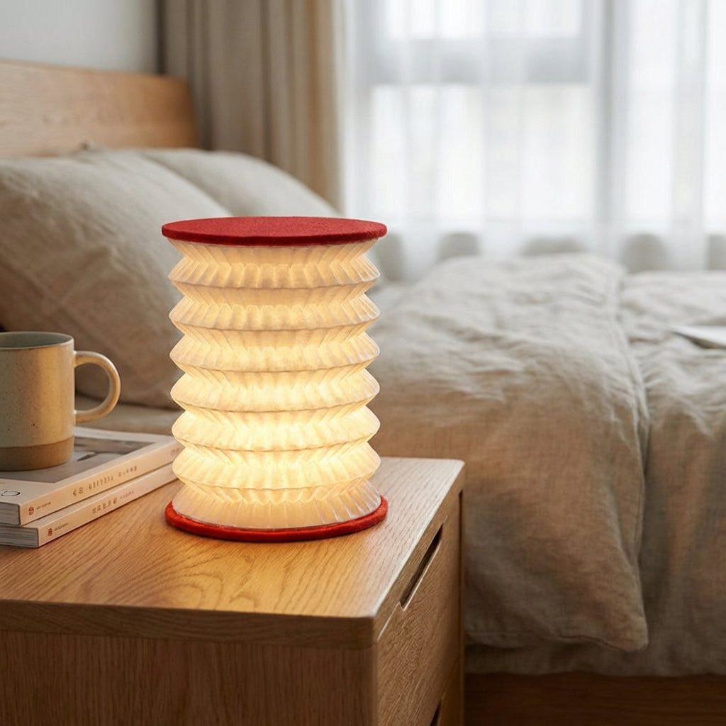 LED-tafellamp in lantaarnvorm met klassiek design – compact en energiezuinig voor woon- en slaapkamer