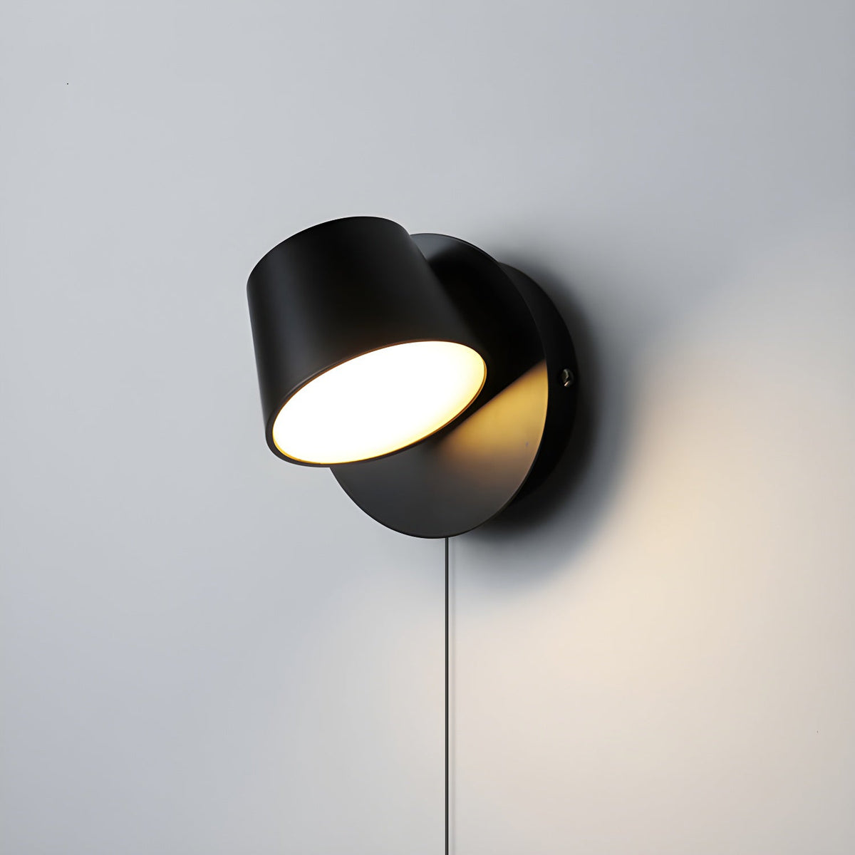 LED-wandleeslamp in zwarte en witte afwerking