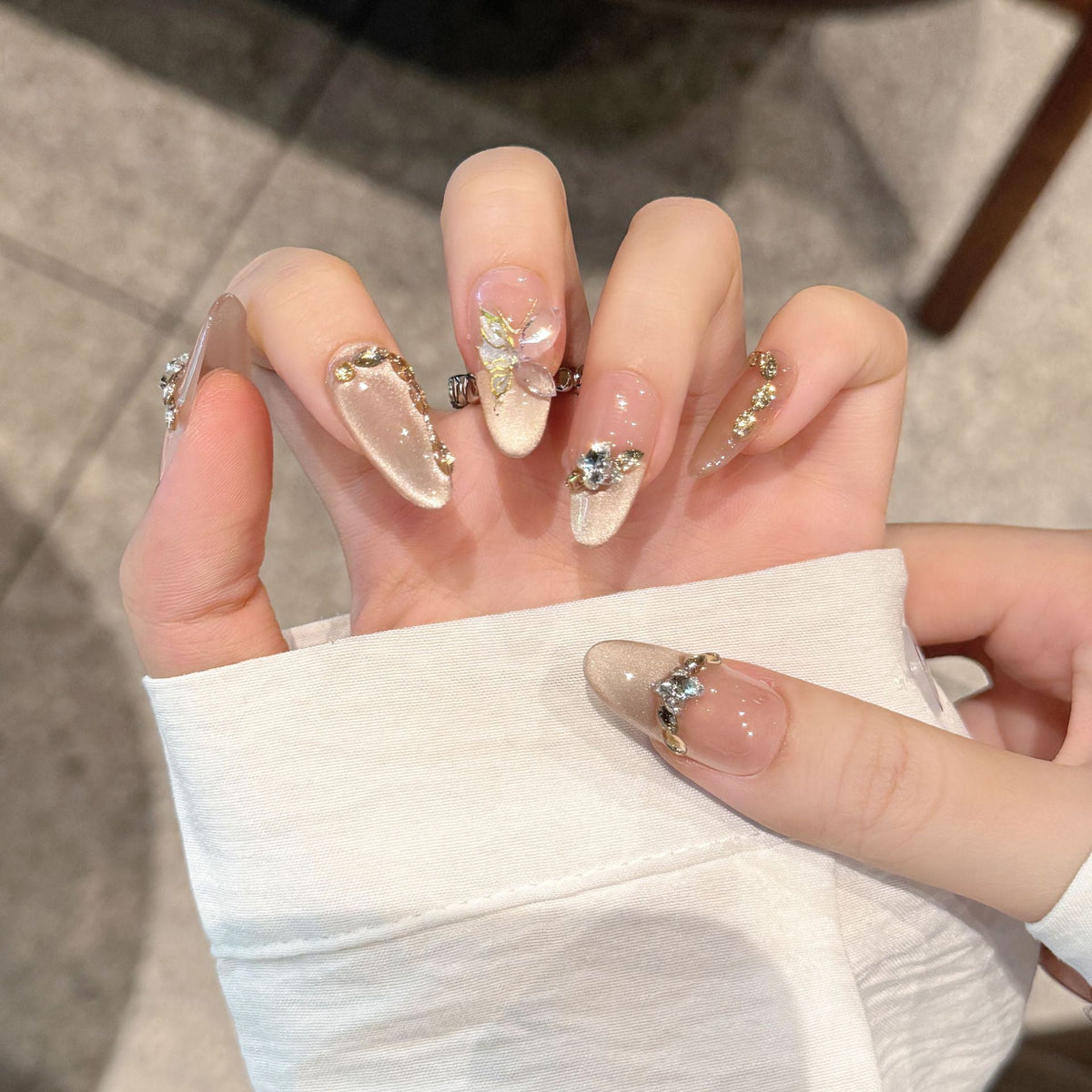 Luxe press-on nail art-set versierd met steentjes