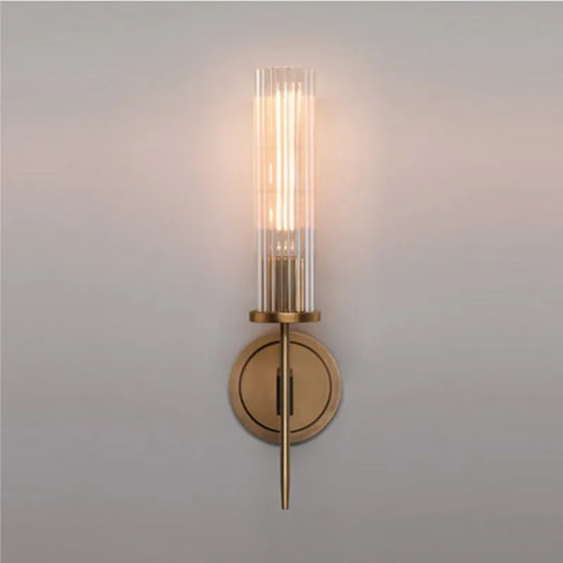 Moderne wandlamp met geribbeld glas en koperen afwerking – hoogte 30 cm