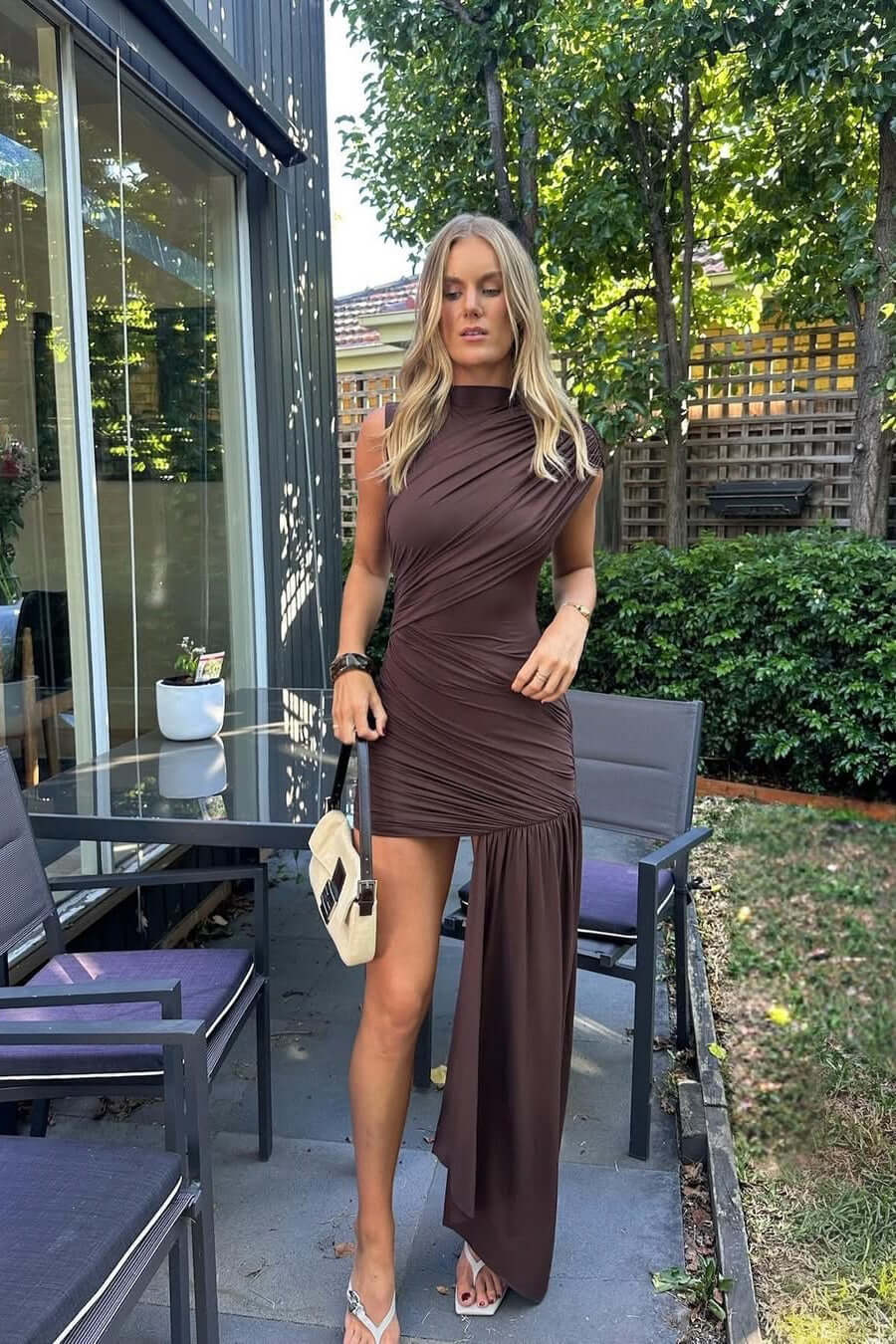Mouwloze asymmetrische damesjurk | Maxi