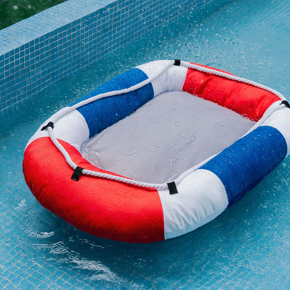 Opblaasbaar mandje voor huisdieren voor in het zwembad voor zomerse ontspanning