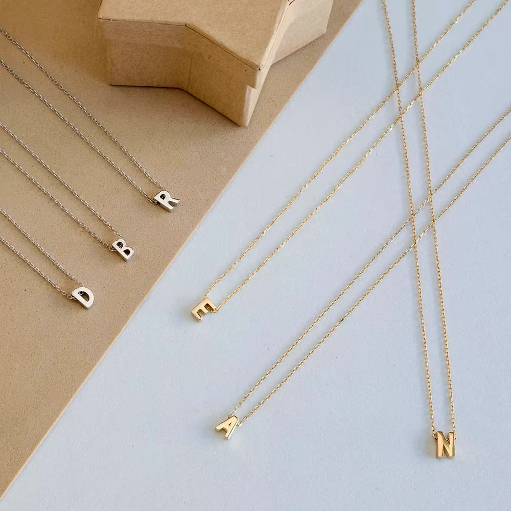 Subtiele Minimalistische Ketting met Initiaal
