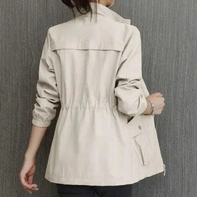 Trenchcoat voor dames met verstelbare taille en zakken aan de voorkant