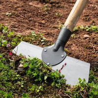 Tuinhak met breed, plat blad en houten steel voor onkruid, mos en algen