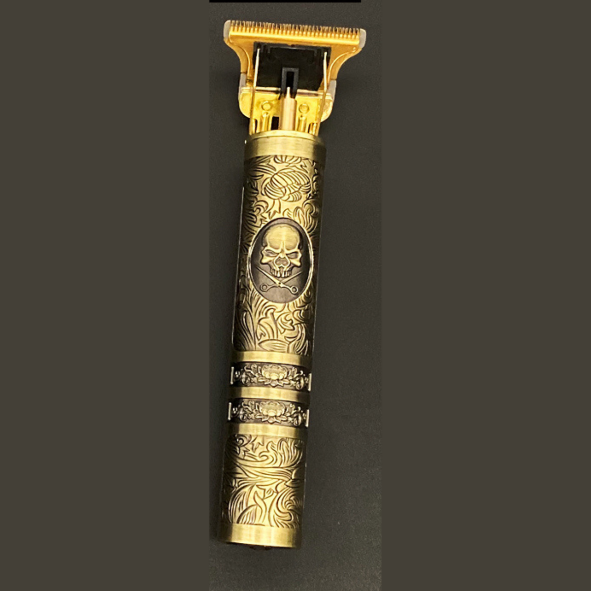Vintage Trimmer Met Doodskop - Oplaadbaar Inclusief Opzetkammen