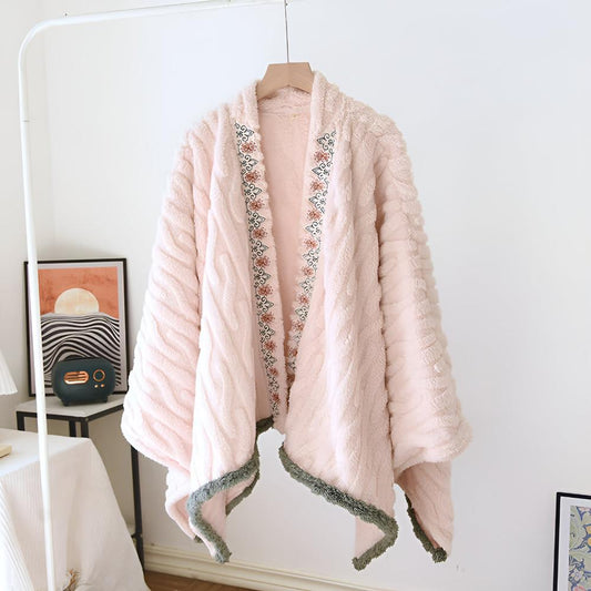 Warme fleece sjaal-poncho met borduurwerk